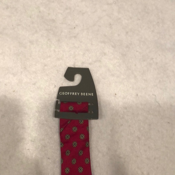 Geoffrey Beene tie!! - Picture 3 of 4